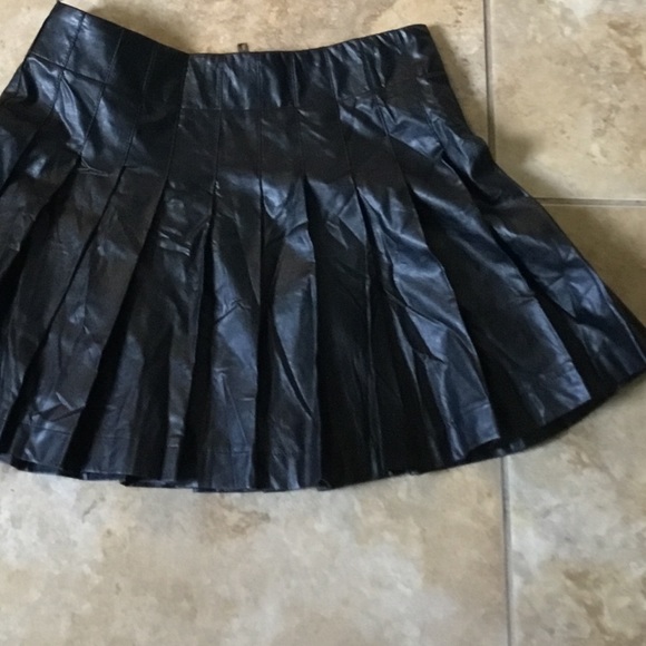 Pleated Flare mini skirt - Picture 5 of 5